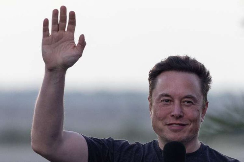 Image for Elon Musk: focused on getting self-driving Teslas in wide release by year-end