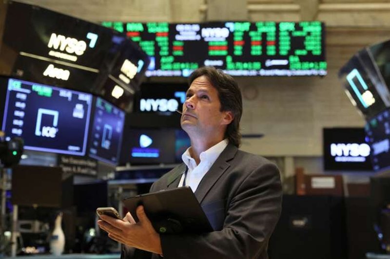 Image for Rate rise fears prompt third week of global equity funds outflows