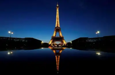 Image for Lights out early for Eiffel Tower as Paris saves energy