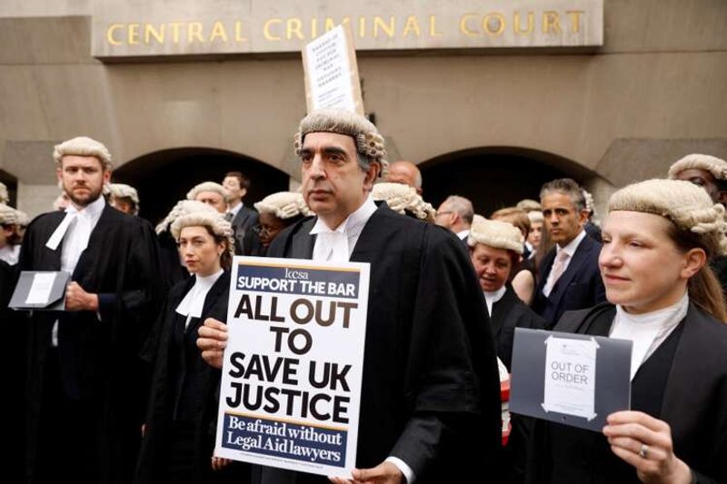 Image for UK trial lawyers stage walkouts in dispute over funding