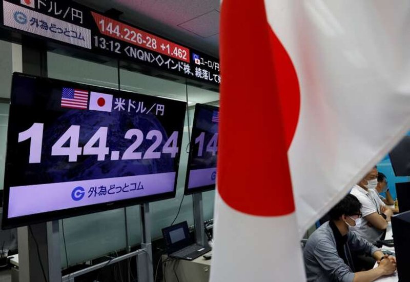 Image for Resilient U.S. dollar soars to 24-year high vs yen, 37-year peak vs sterling