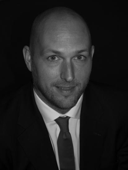 Businessman analyzing private cloud security challenges and implications - Global Banking & Finance Review