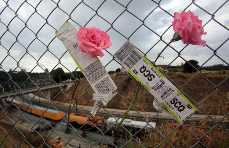 Protesters outside courtroom during trial of 2013 Spanish train disaster - Global Banking & Finance Review