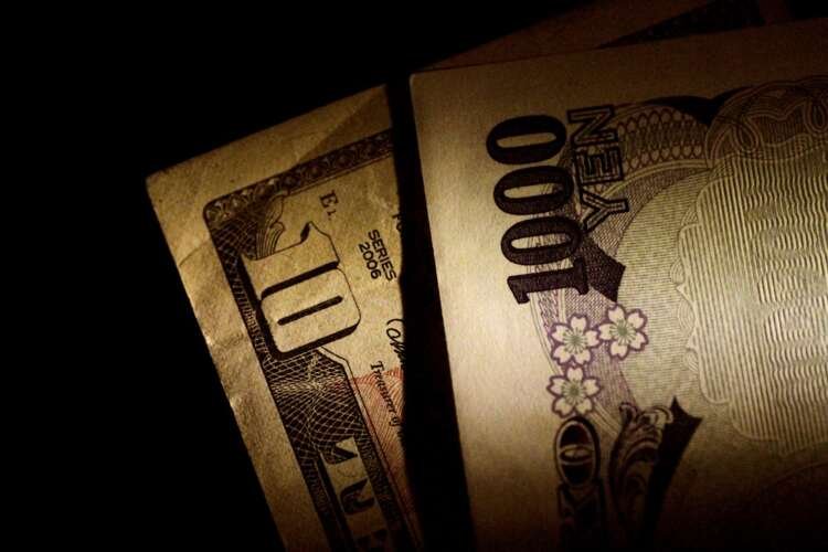 Image for Dollar at two-decade high as risky assets sell off; yen recovers ground