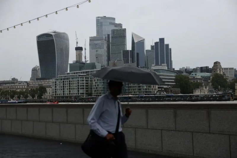 Image for Analysis-Job cuts, lean bonuses loom over Europe’s bankers in 2024