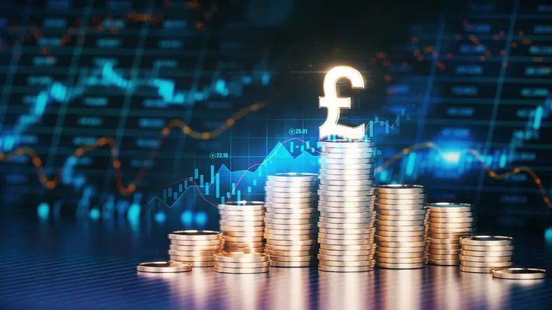 Graph showing FTSE 100 index rise due to bank and defence shares - Global Banking & Finance Review