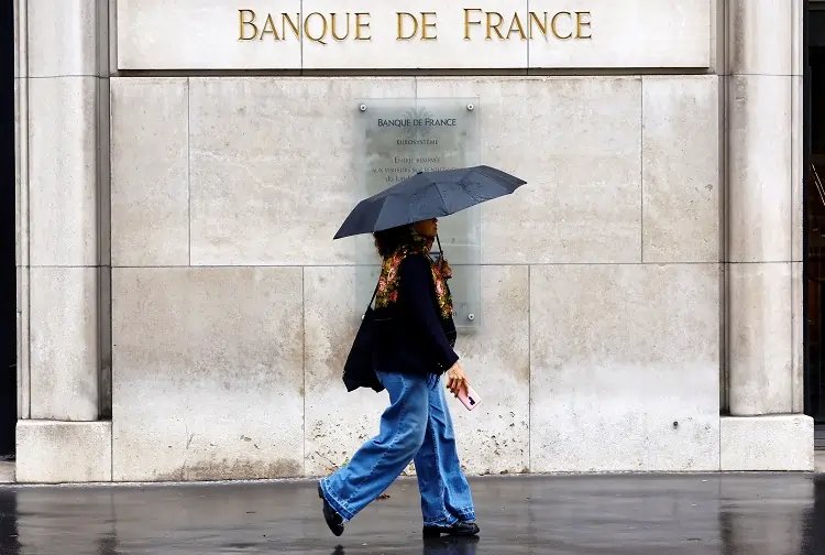 French central bank and political turmoil impacting economic growth - Global Banking & Finance Review