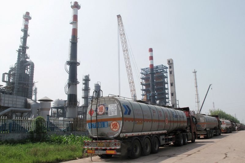 Independent oil refineries in China halt operations amid new fuel tax impacts - Global Banking & Finance Review