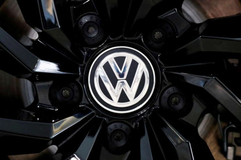 Image for Volkswagen investors approve $339 million settlement with former execs