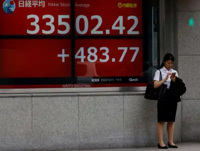 Image for World stocks rally, Nikkei closes at 33-year peak