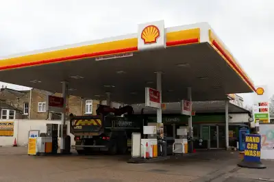 Image for Shell’s $6 billion profit smashes forecasts as LNG offsets weak refining