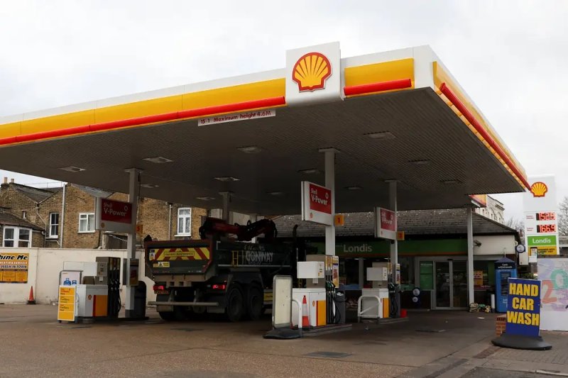 Image for Shell’s $6 billion profit smashes forecasts as LNG offsets weak refining