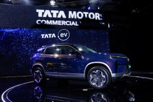 Carmakers at India auto show showcase new EVs and charging plans - Global Banking & Finance Review
