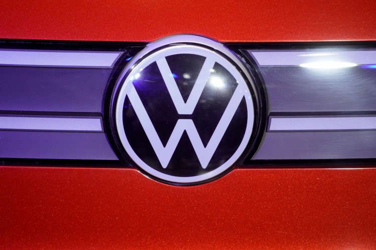 VW to cut up to 4,000 jobs via early retirement, sources say