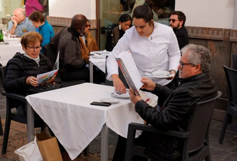 Image for Euro zone business activity moves closer to recovery, PMI survey shows