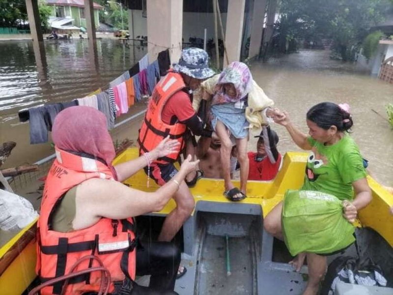 Image for Thousands displaced after typhoon Megi hits Philippines