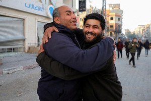 Celebrating Gazans cheer as ceasefire between Israel and Hamas begins - Global Banking & Finance Review