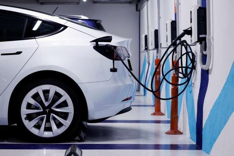 Electric vehicle charging at a station, symbolizing EU-US cooperation on EV minerals - Global Banking & Finance Review
