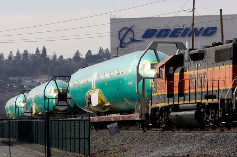 Image for FAA orders checks on 9,300 Boeing 737 planes for possible switch failures