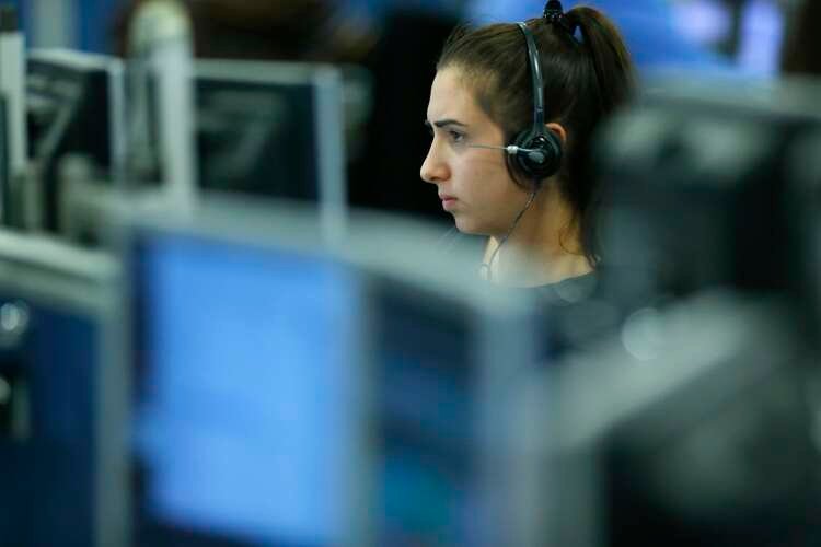 Broker analyzing market data as sterling drops post-BoE interest rate hike - Global Banking & Finance Review