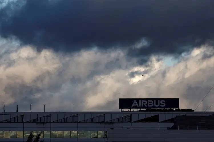 Eutelsat and Airbus partnership for 100 small satellites - Global Banking & Finance Review