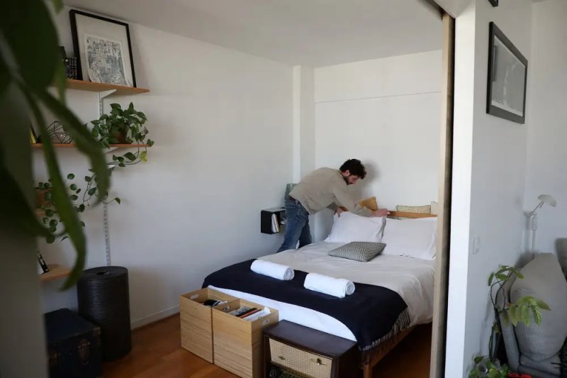 Image for Olympics-Parisians get ready to leave city with rental cash in pocket