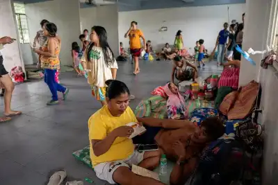 Image for Philippines urges residents to flee as super typhoon Man-Yi strengthens on approach