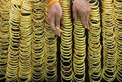 Image for Exclusive-US gold magnet: banks fly bullion from Asia-focused hubs to benefit from premium