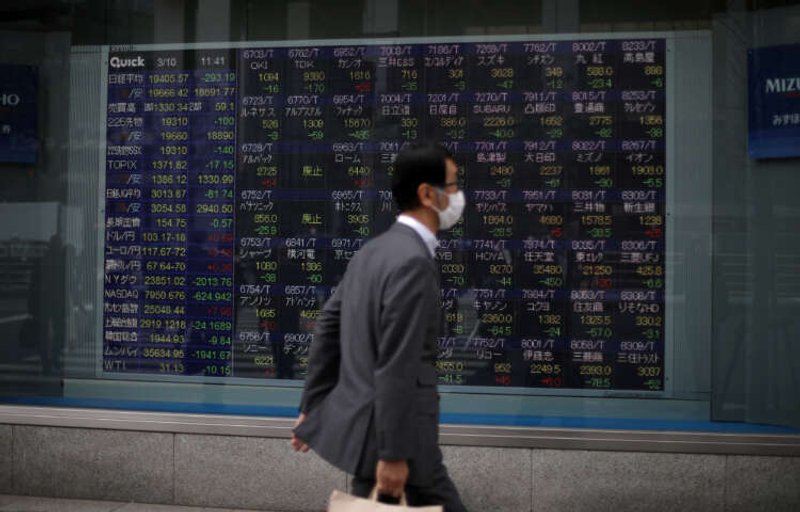 Image for Asian shares hold gains, dollar weak ahead of major U.S. jobs data