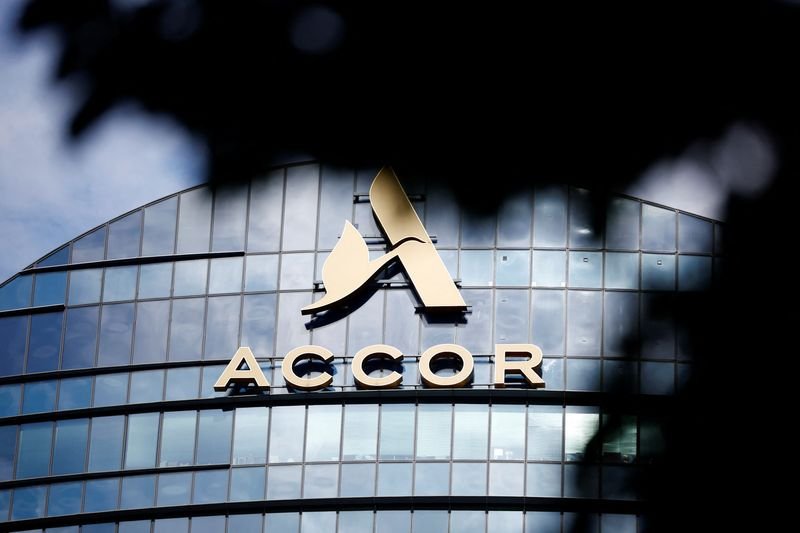 Graph showing Accor's room revenue growth in 2024 surpassing estimates - Global Banking & Finance Review