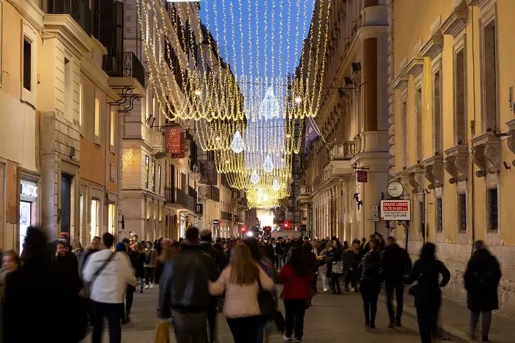 Image for Italy business morale picks up in December but consumers more downbeat