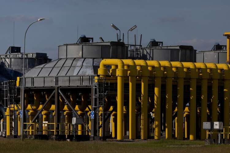 Image for EU plans to make fossil fuel firms share excess profits, draft shows