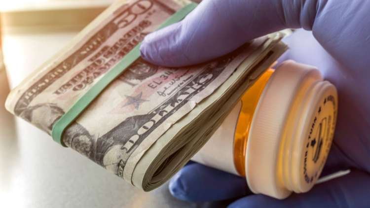 Image depicting cash and contactless payment methods highlighting financial exclusion during Covid-19 - Global Banking & Finance Review