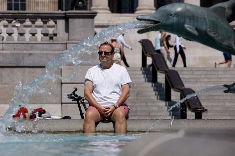 Image for Fans, hoses and air con – heatwave-hit Britons seek relief