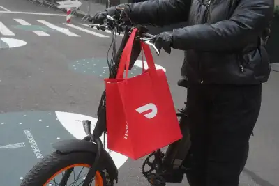 Image for Exclusive-Doordash held talks with UK’s Deliveroo on takeover, sources say