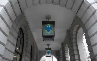 Image for Barclays to move investment bank staff into London HQ