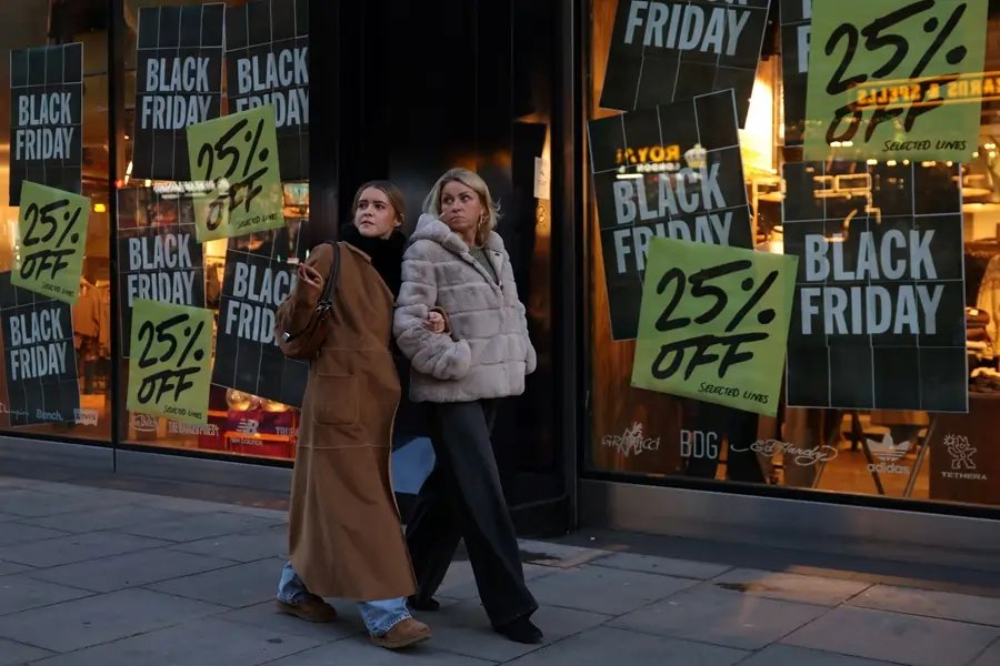 Black Friday shopping surge in the UK with $4.6 billion spent - Global Banking & Finance Review