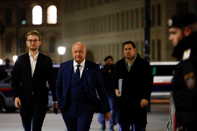 Image depicting Austrian coalition talks collapse with political leaders - Global Banking & Finance Review