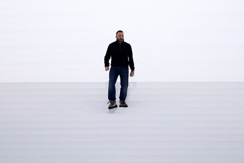 Kim Jones, artistic director of Dior menswear, announces his departure - Global Banking & Finance Review