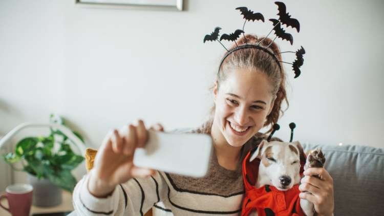 Virtual Halloween party ideas with team costumes and spooky decorations - Global Banking & Finance Review