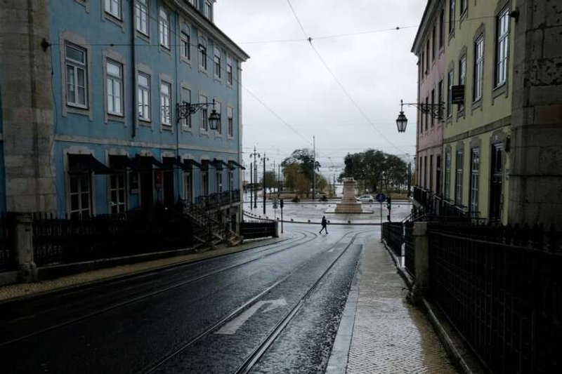 Image for Portugal maintains 2022 deficit forecast despite first-half surplus