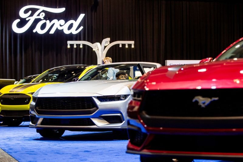 Ford's decision to cut manager stock bonuses for cost reduction - Global Banking & Finance Review
