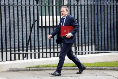 Image for UK spending to help squeezed voters would risk spiralling inflation -minister