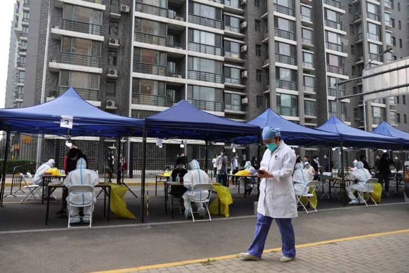Image for Beijing shoppers clear store shelves as district starts mass testing
