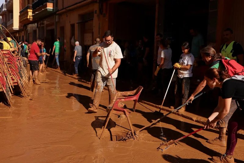 Image for Volunteers bring ray of light to Spanish towns shattered by floods