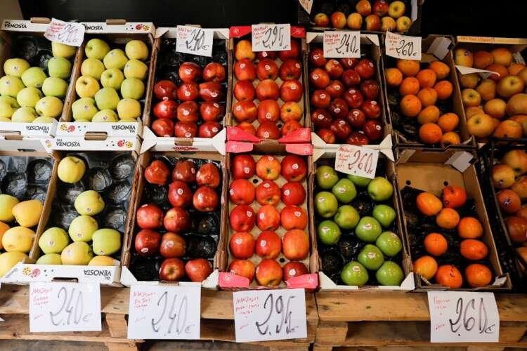 Image for Spain announces $10.6 billion package to ease inflation pain