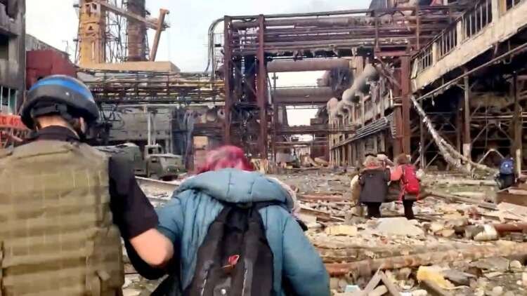 Evacuees fleeing Mariupol's Azovstal steel works during the Ukraine crisis - Global Banking & Finance Review