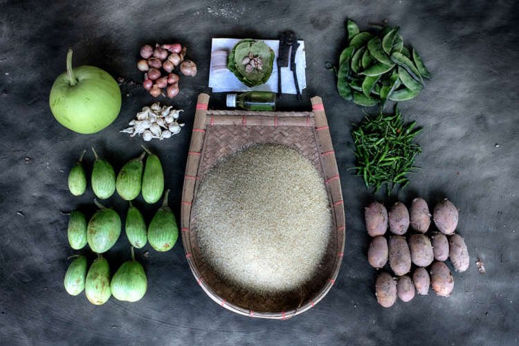 Image for Bangladeshi overseas workers seek local jobs as loans mount