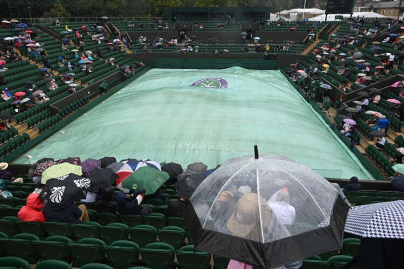 Image for Tennis-Wimbledon to have maximum capacity crowds from quarter-finals onwards