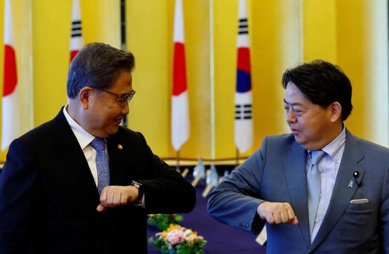 Image for S.Korea, Japan foreign ministers meet to tackle historical disputes